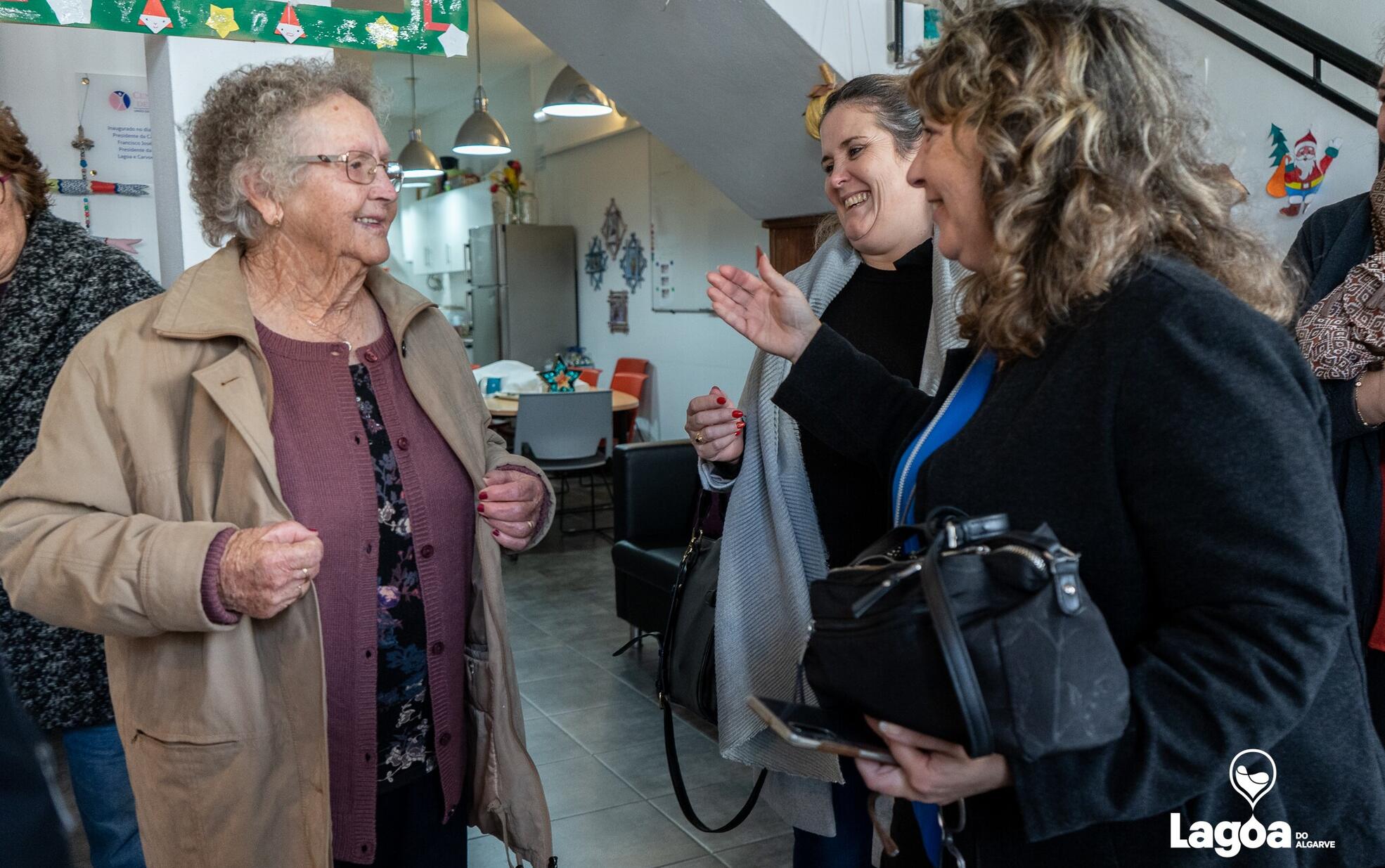 Entrega de Presentes de Natal ao Centro Sénior de Carvoeiro