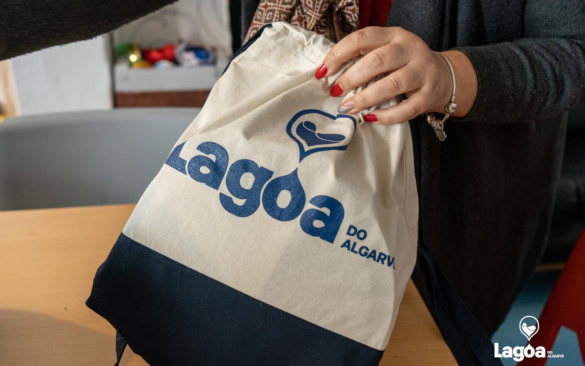 Entrega de Presentes de Natal ao Centro Sénior de Carvoeiro