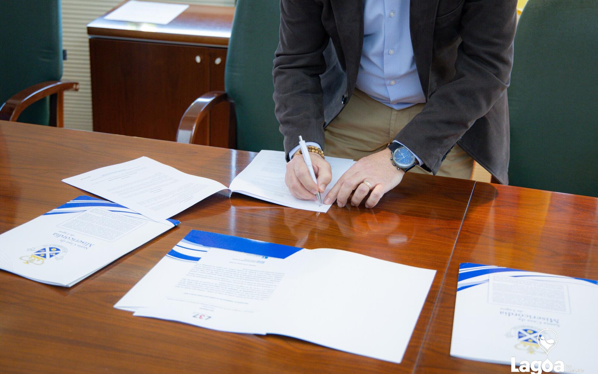 Assinatura Contrato 03