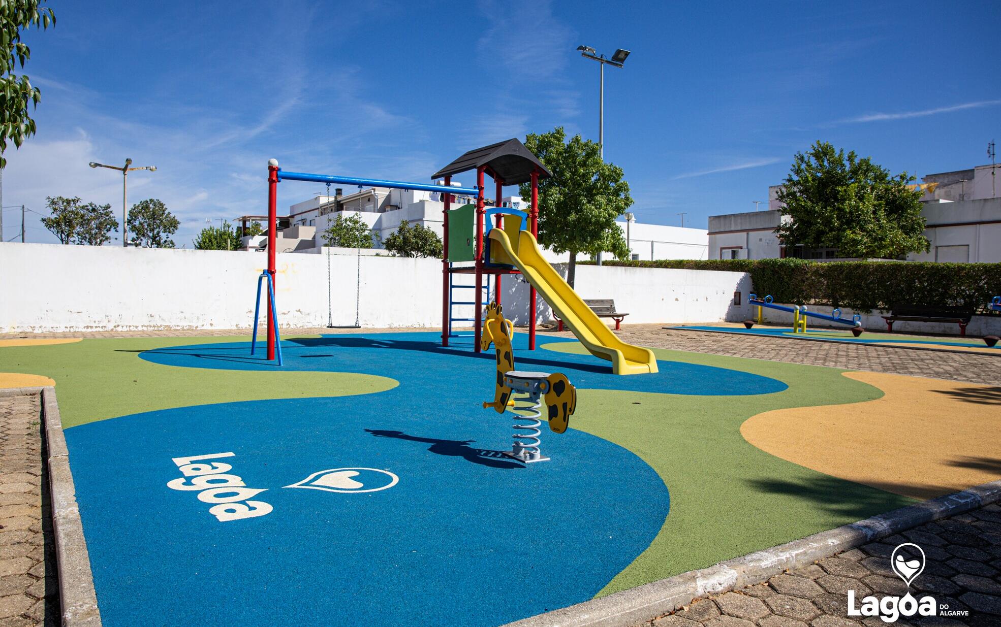 Município de Lagoa requalifica parque infantil do Bairro da Boa Vontade