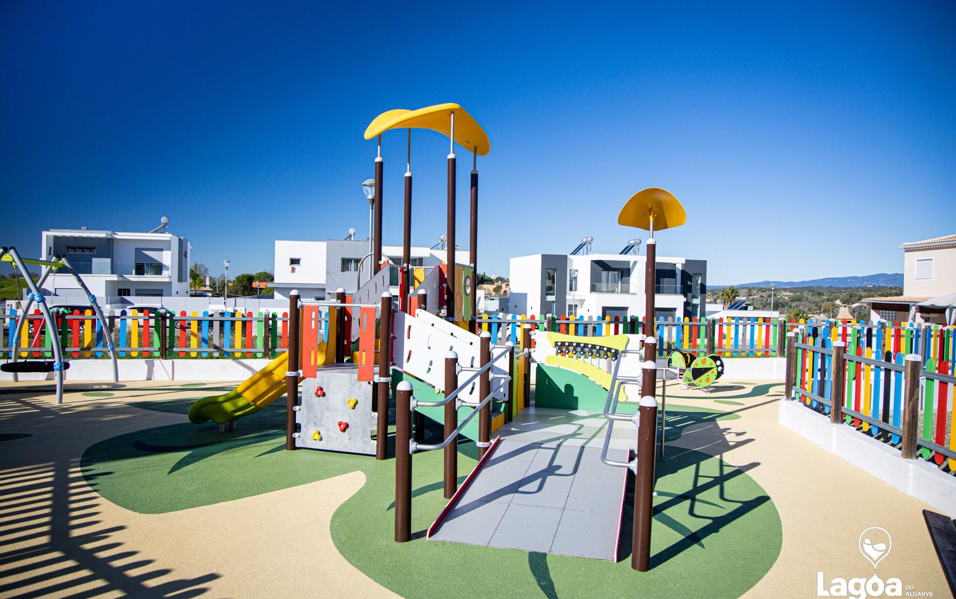 Município de Lagoa requalificou o Parque Infantil da Urbanização de Vale Talegas, em Estômbar