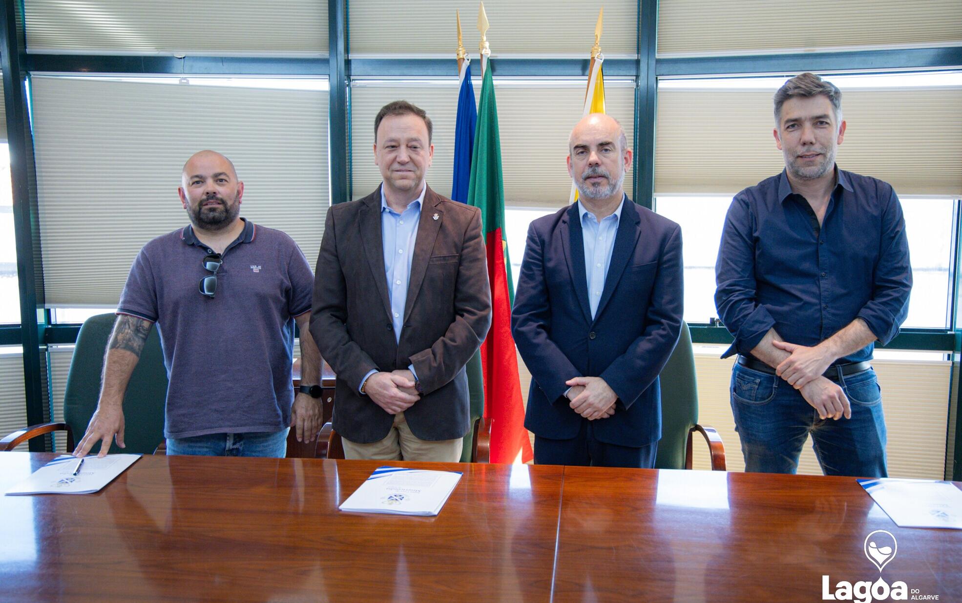 Santa Casa da Misericórdia de Lagoa assina contrato da empreitada para a implementação do serviço...