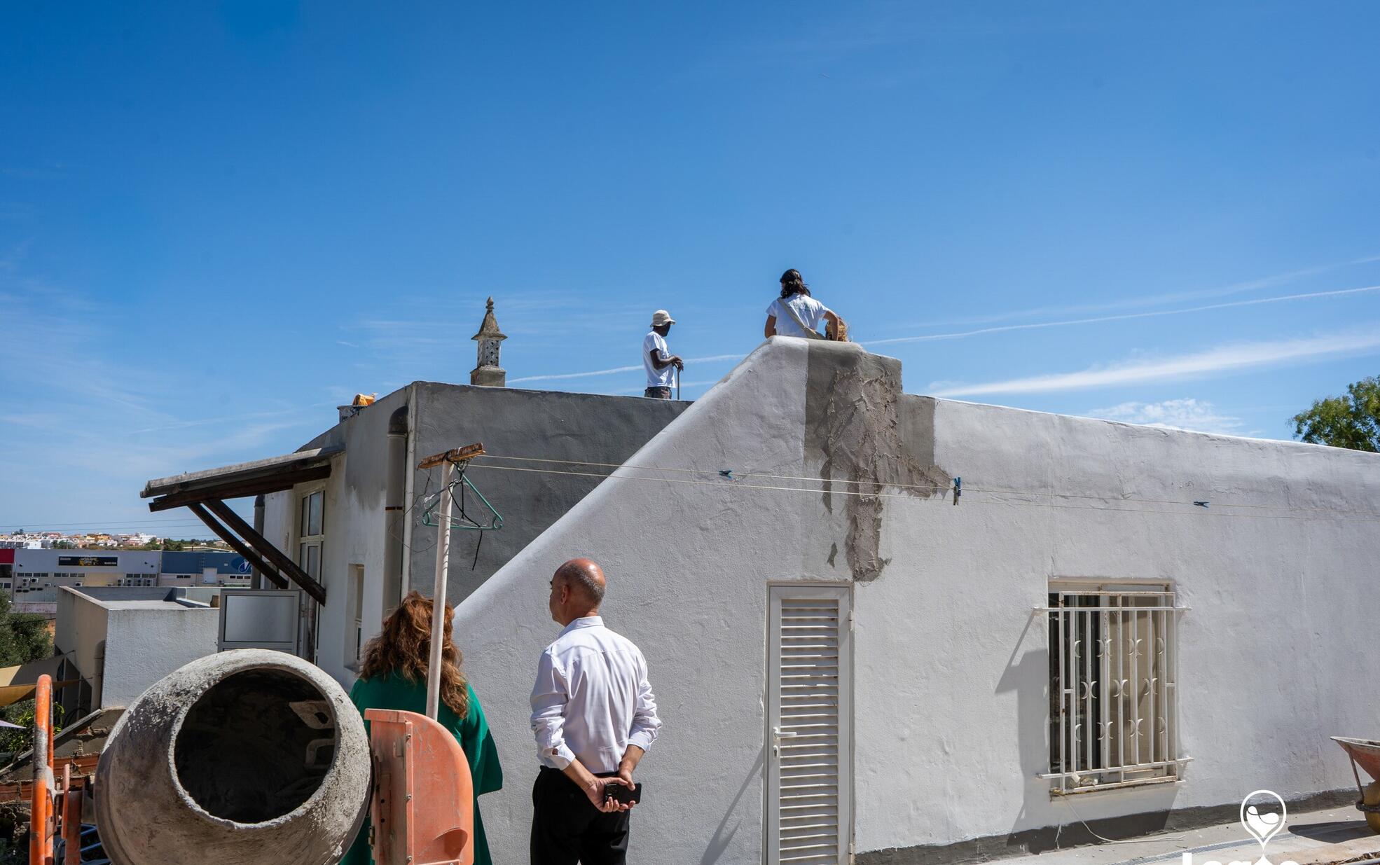 Município de Lagoa reforça apoio social com protocolo Just a Change para reabilitação de habitações
