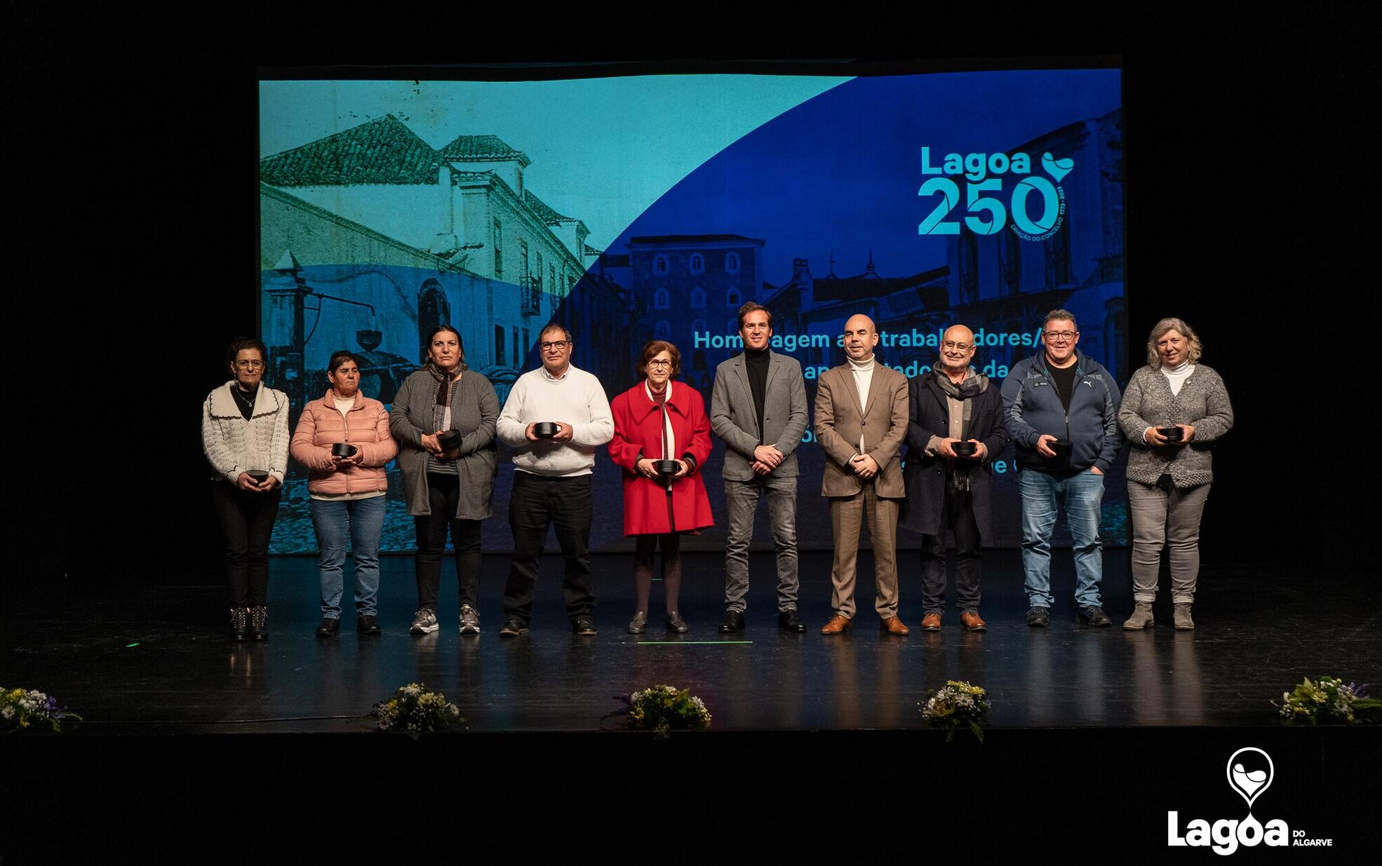 Lagoa homenageia trabalhadores que se aposentaram e trabalhadores que completaram 25, 30 e 40 ano...