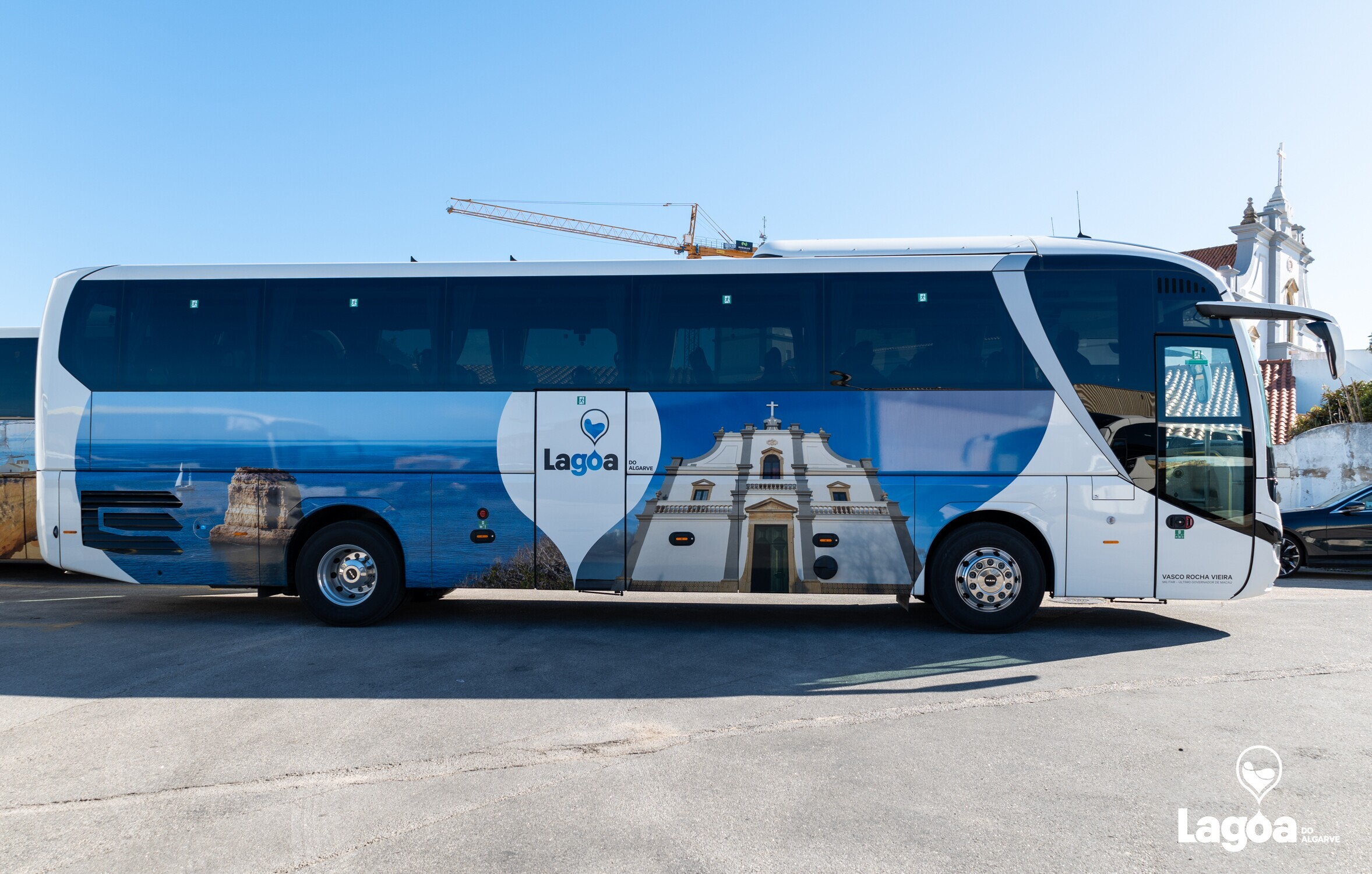 Município de Lagoa reforça frota municipal com novo autocarro “General Vasco Rocha Vieira”, em ho...