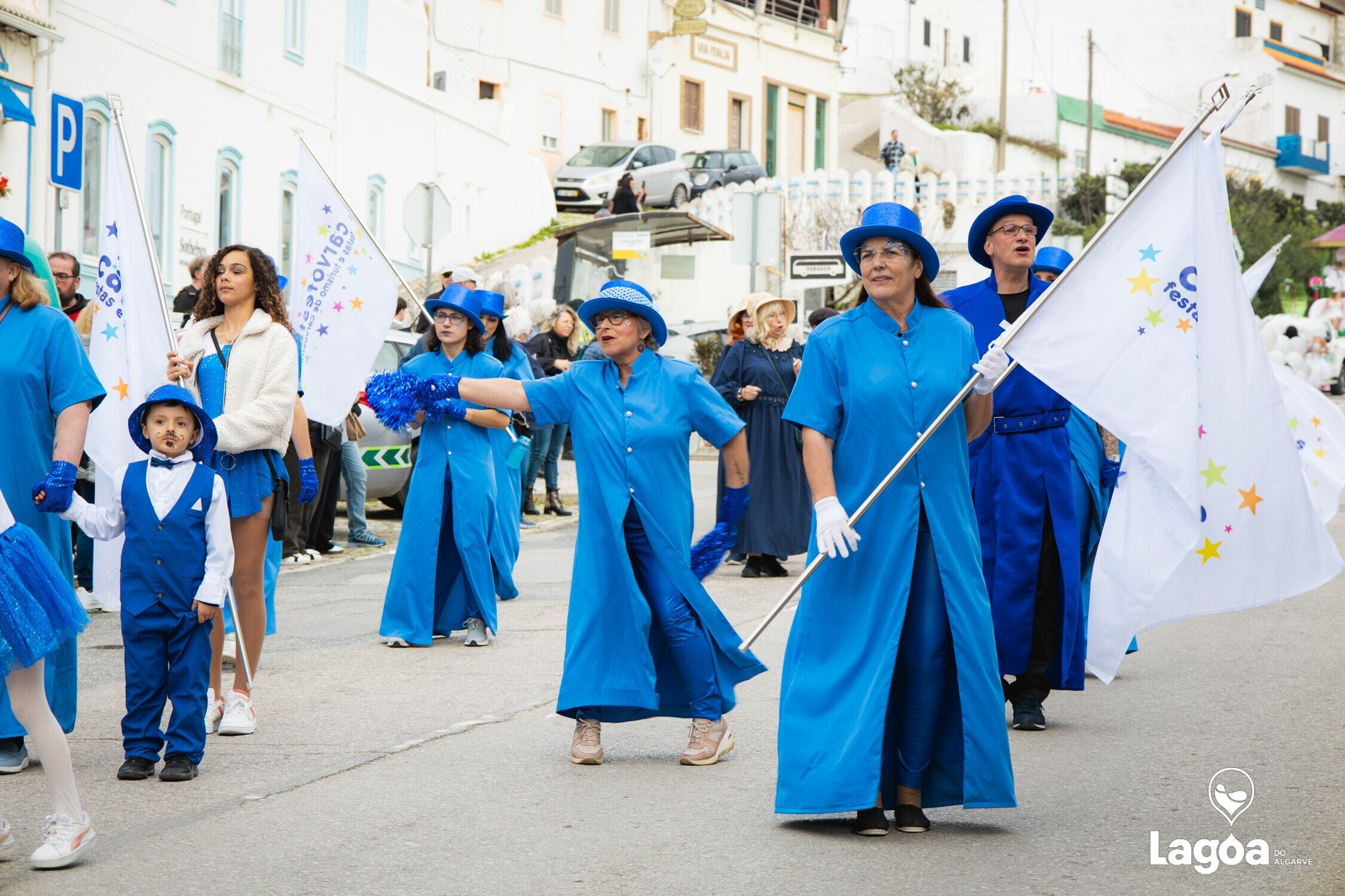 Carnaval da Praia do Carvoeiro encheu a vila de cor, música e tradição